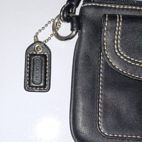 Small Coach Black Leather Wristlet - Picture 2 of 8